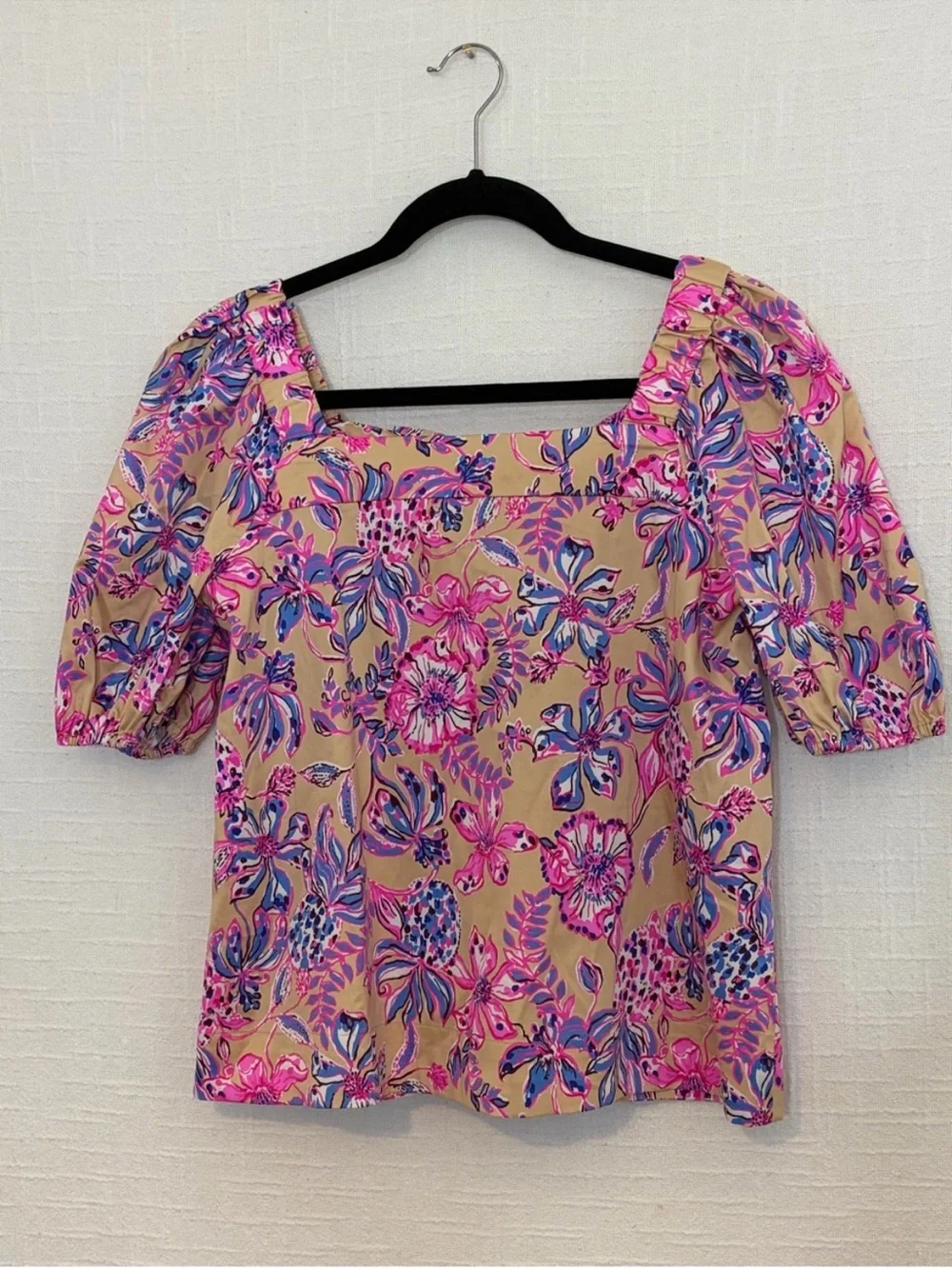 Lilly Pulitzer Floral Square-Neck Puff-Sleeve Top in Beige and Pink